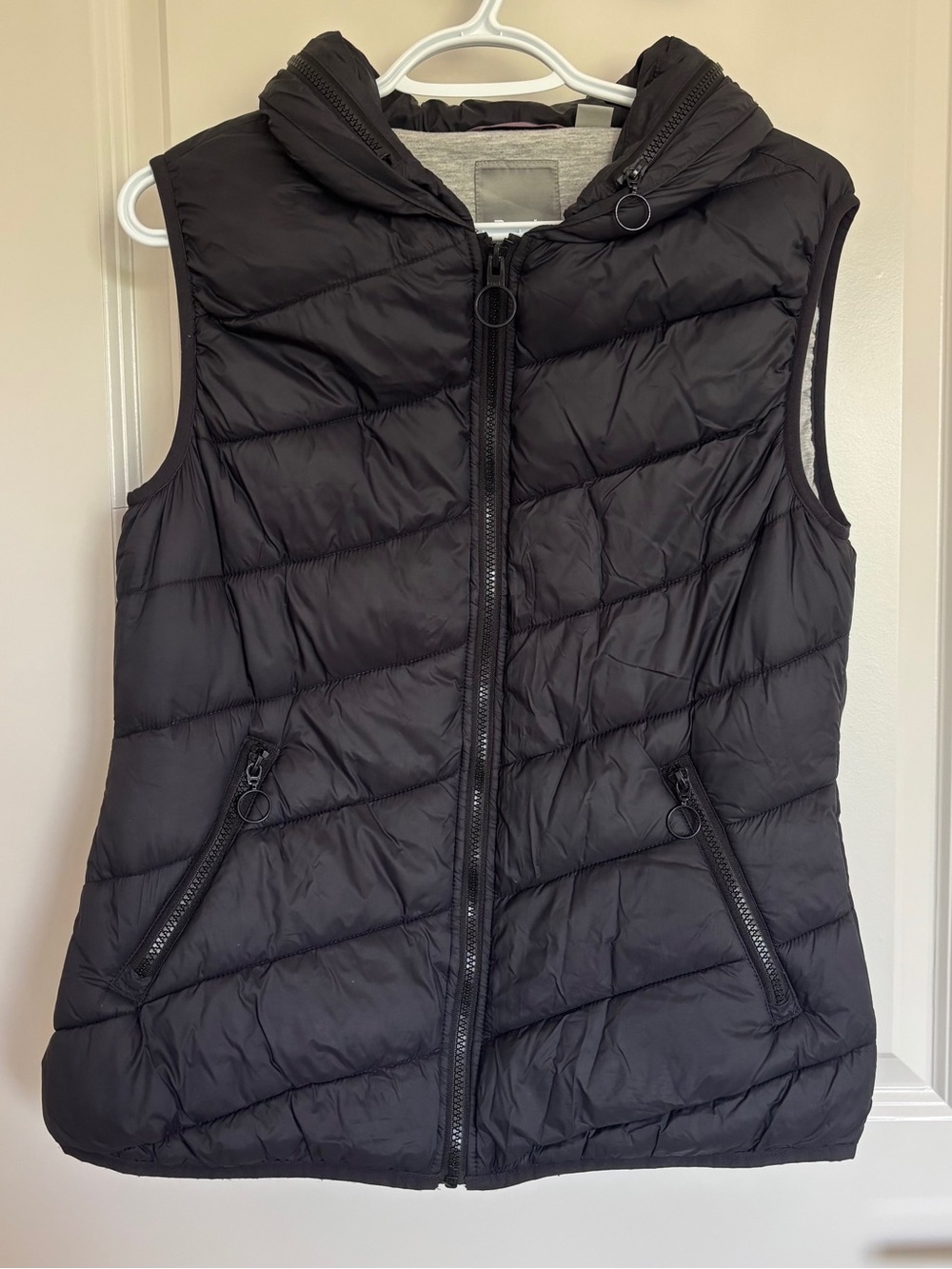Bench Puffer Vest Black size large, hood rolls up into collar